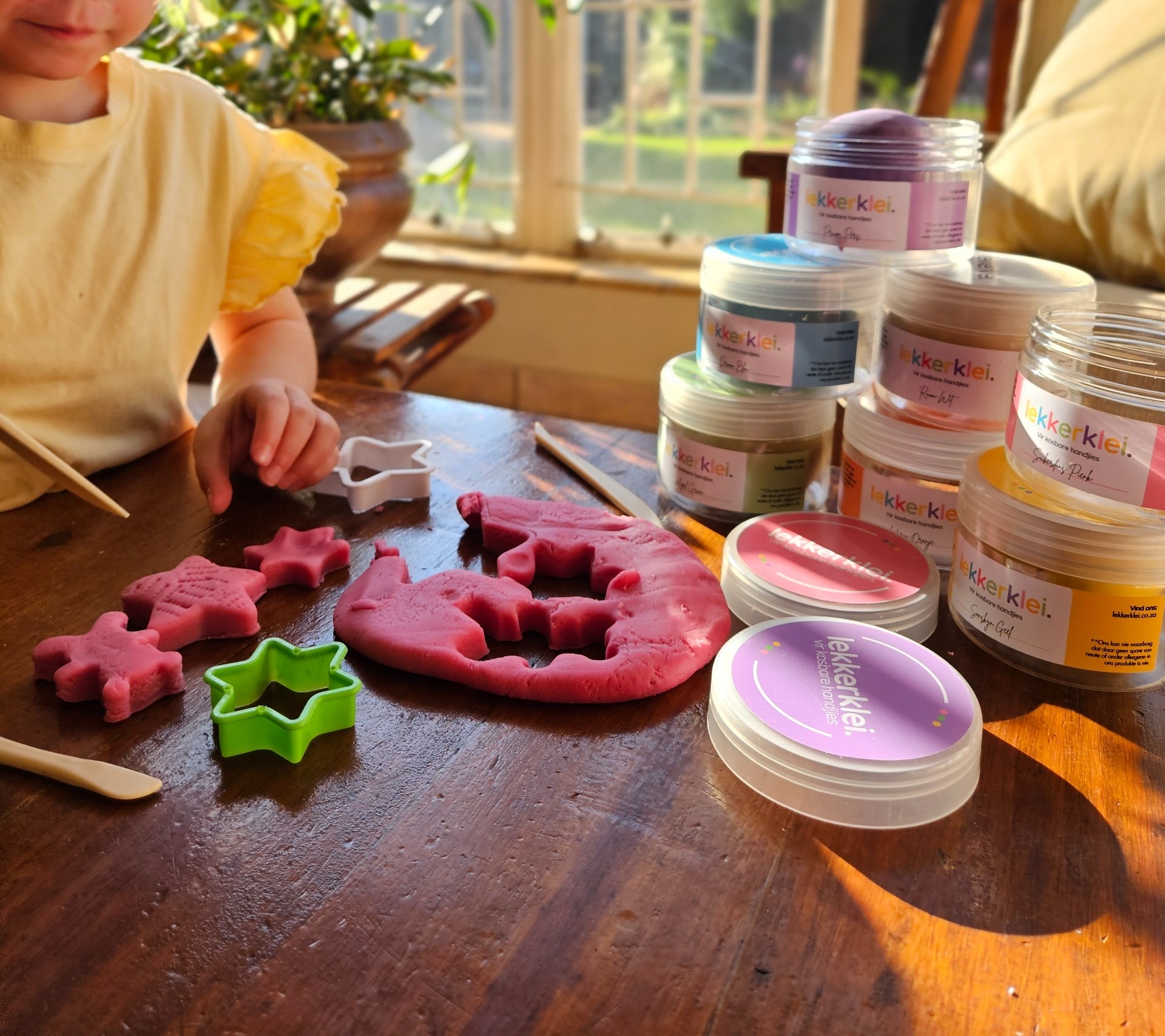 Child playing with lekkerklei natural playdough
